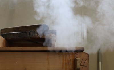 甘酒の仕込み米を蒸しているところ